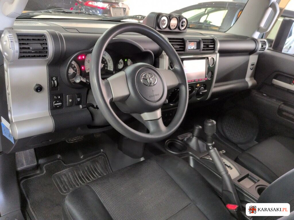 America Toyota FJ Cruiser 2011 z aukcji japońskiej