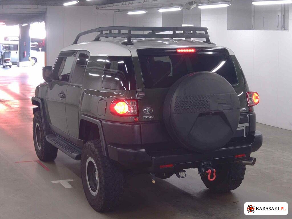 America Toyota FJ Cruiser 2011 z aukcji japońskiej