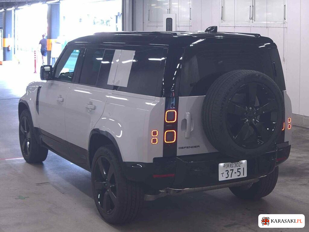 Land Rover Defender 2026 z aukcji japońskiej