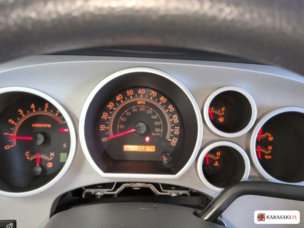 America Toyota Tundra 2011 z aukcji japońskiej