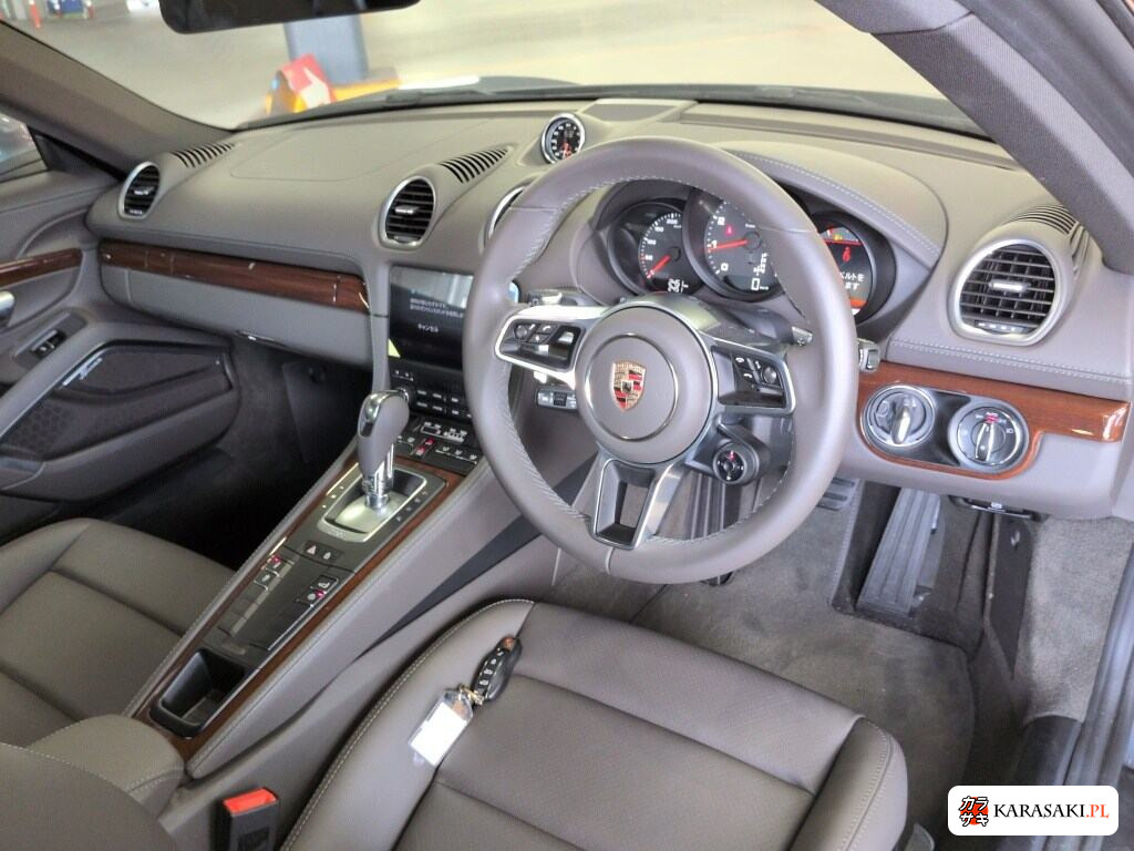 Porsche 718 Cayman 2025 z aukcji japońskiej
