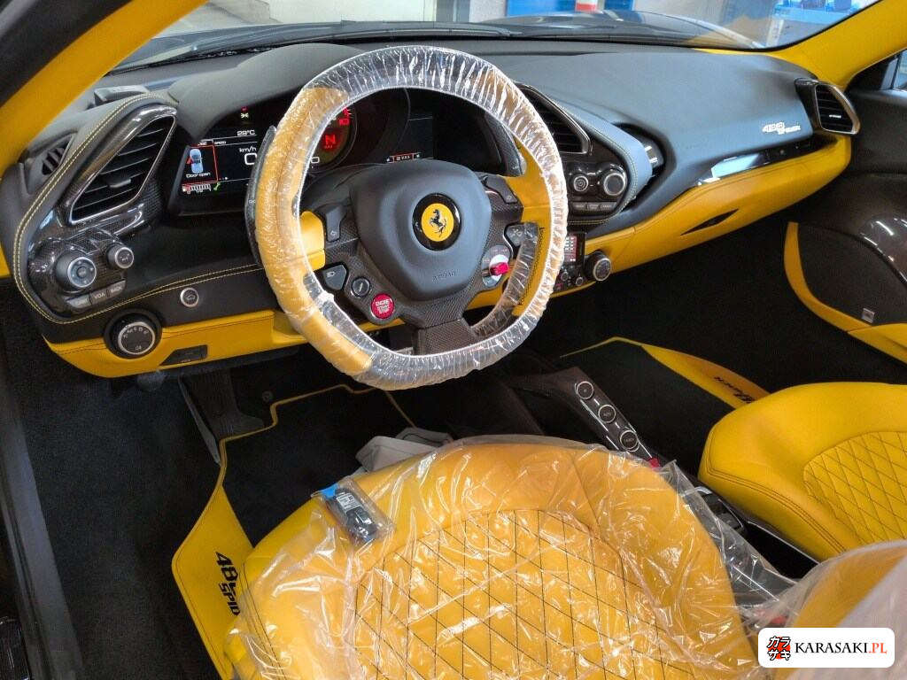 Ferrari 488 Spider 2016 z aukcji japońskiej