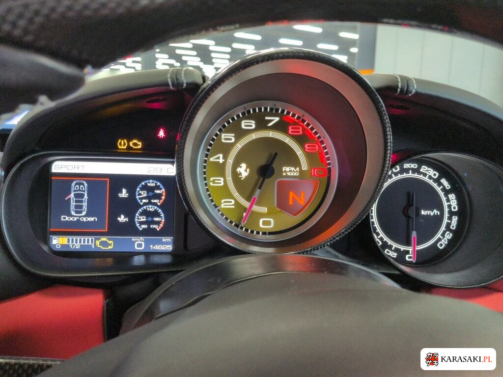 Ferrari California T 2016 z aukcji japońskiej