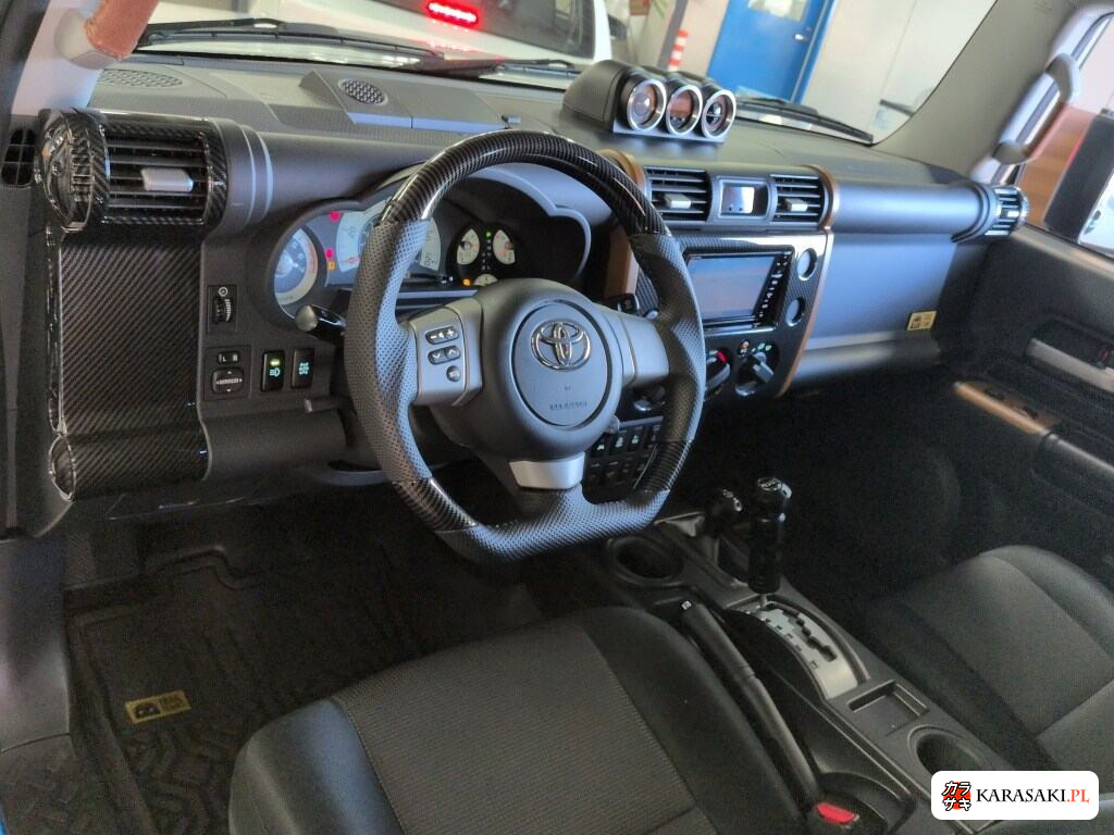 America Toyota FJ Cruiser 2009 z aukcji japońskiej