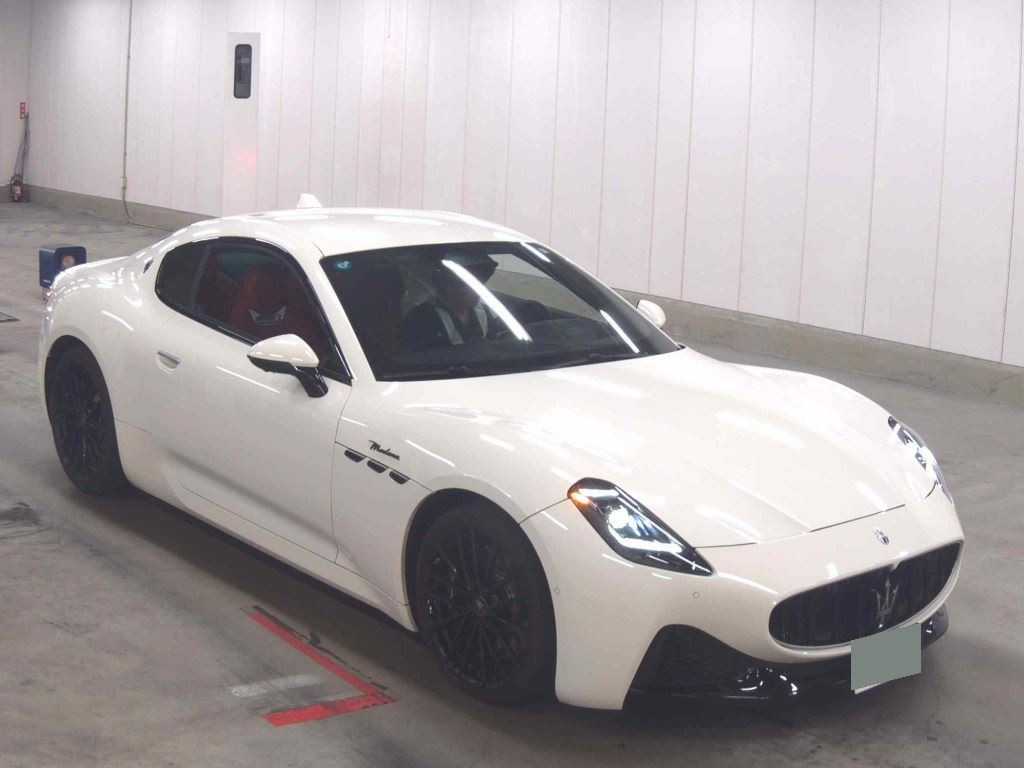 Maserati GRANTURISMO4WD 2024 z aukcji japońskiej