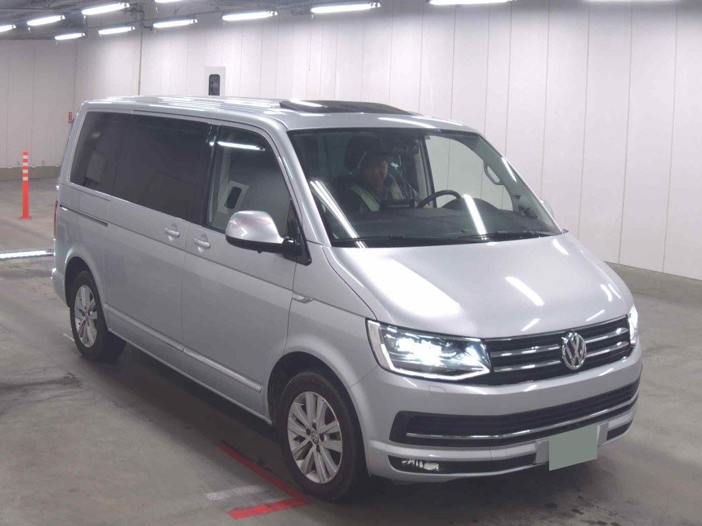 Volkswagen Caravel 2021 z aukcji japońskiej