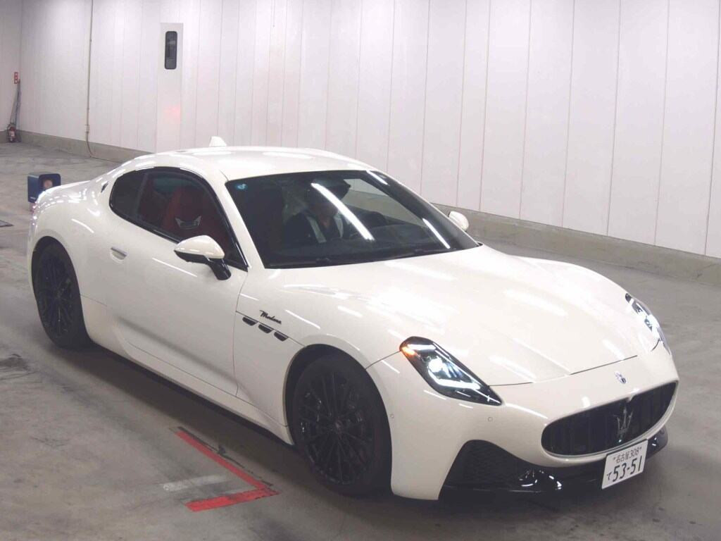 Maserati GRANTURISMO4WD 2024 z aukcji japońskiej