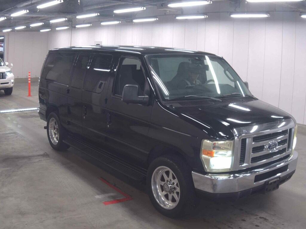Ford E-150 2013 z aukcji japońskiej