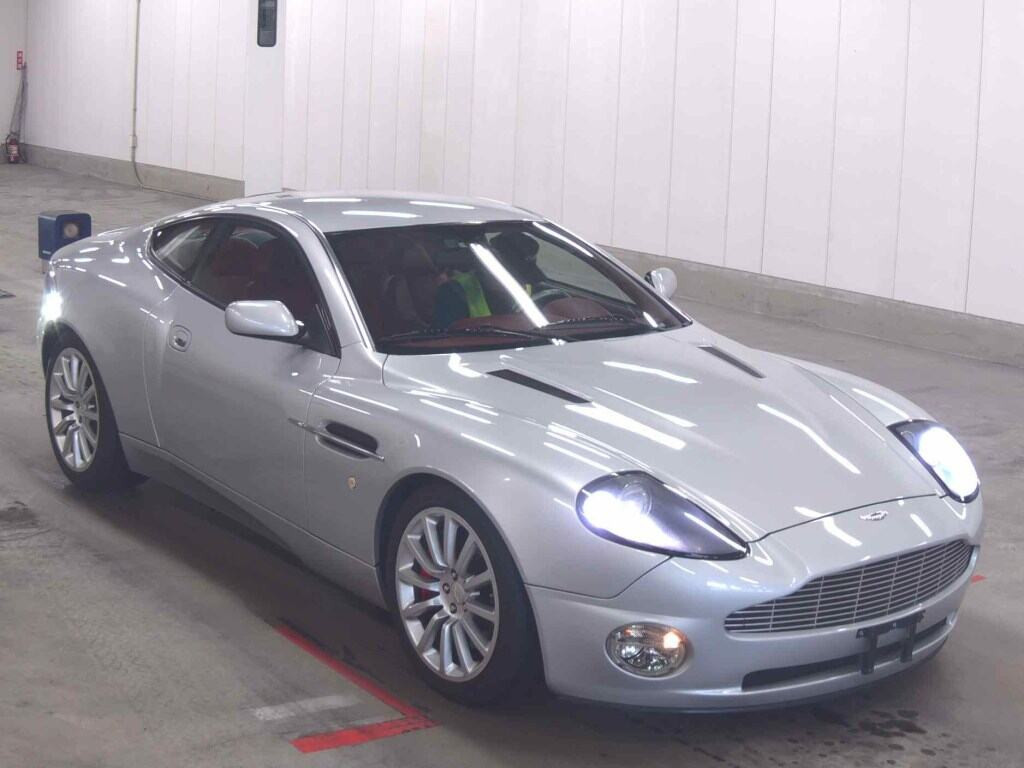 Aston Martin Vanquish 2003 z aukcji japońskiej