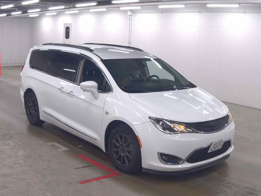 Chrysler Pacifica 2018 z aukcji japońskiej
