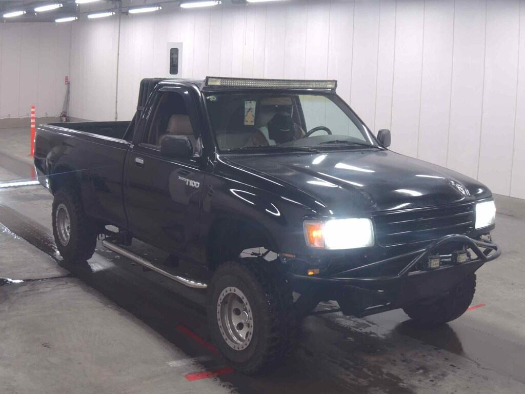 Overseas Toyota 1997 z aukcji japońskiej