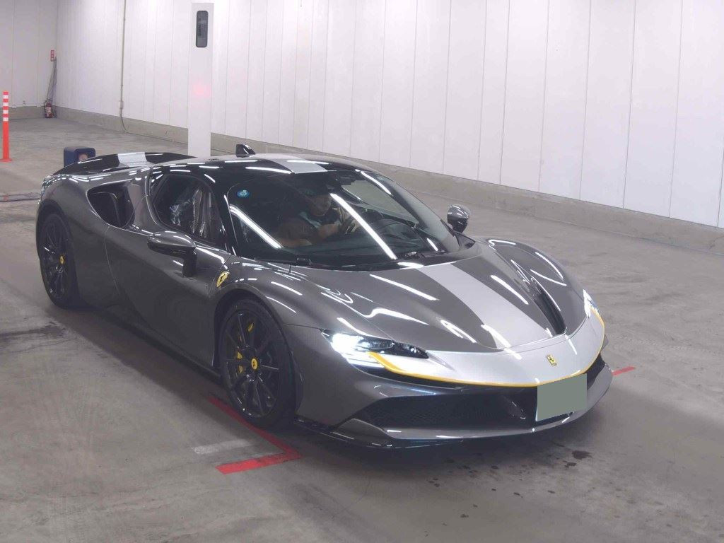 Ferrari SF90 Stradale 2022 z aukcji japońskiej