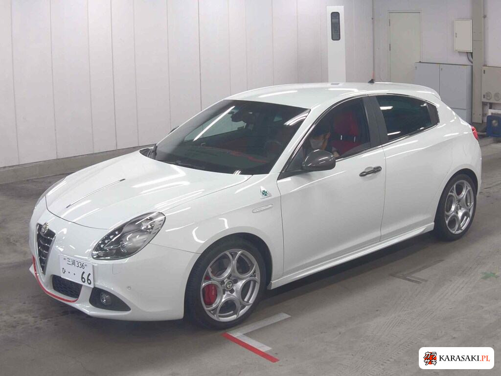 2015 Alfa Romeo Giulietta 5D Quadrifoglio Verde 3