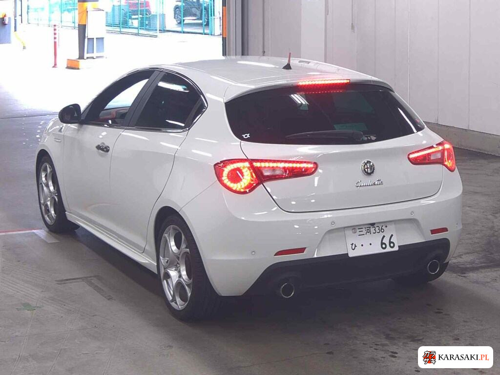 2015 Alfa Romeo Giulietta 5D Quadrifoglio Verde 2