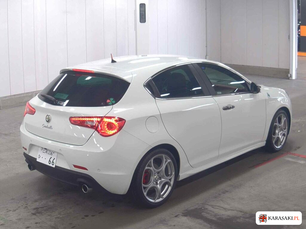 2015 Alfa Romeo Giulietta 5D Quadrifoglio Verde 4