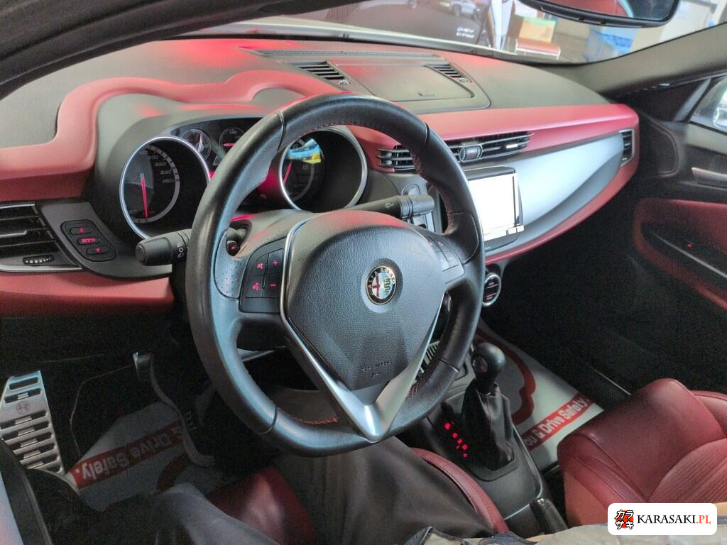 2015 Alfa Romeo Giulietta 5D Quadrifoglio Verde 5