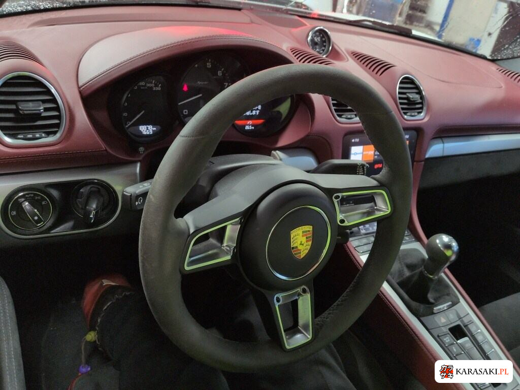 2021 Porsche 718 Spyder 5