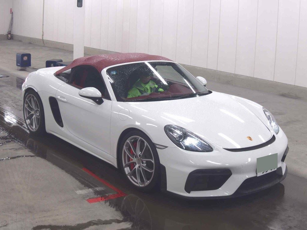 Porsche 718 Spyder 2021 z aukcji japońskiej