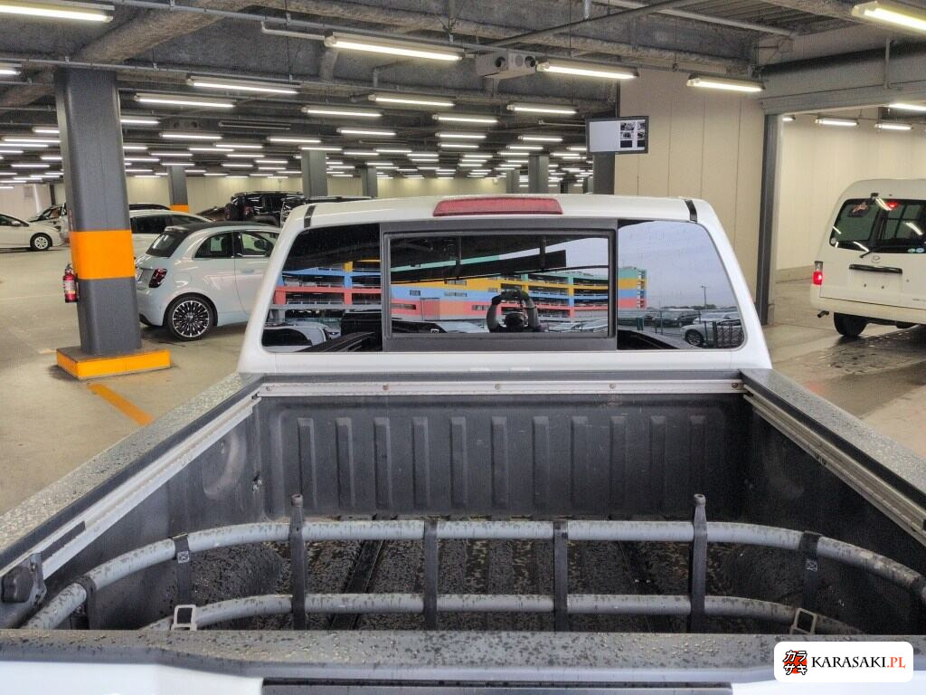2015 America Nissan Titan 4D 4WD Crew Cab Le 5