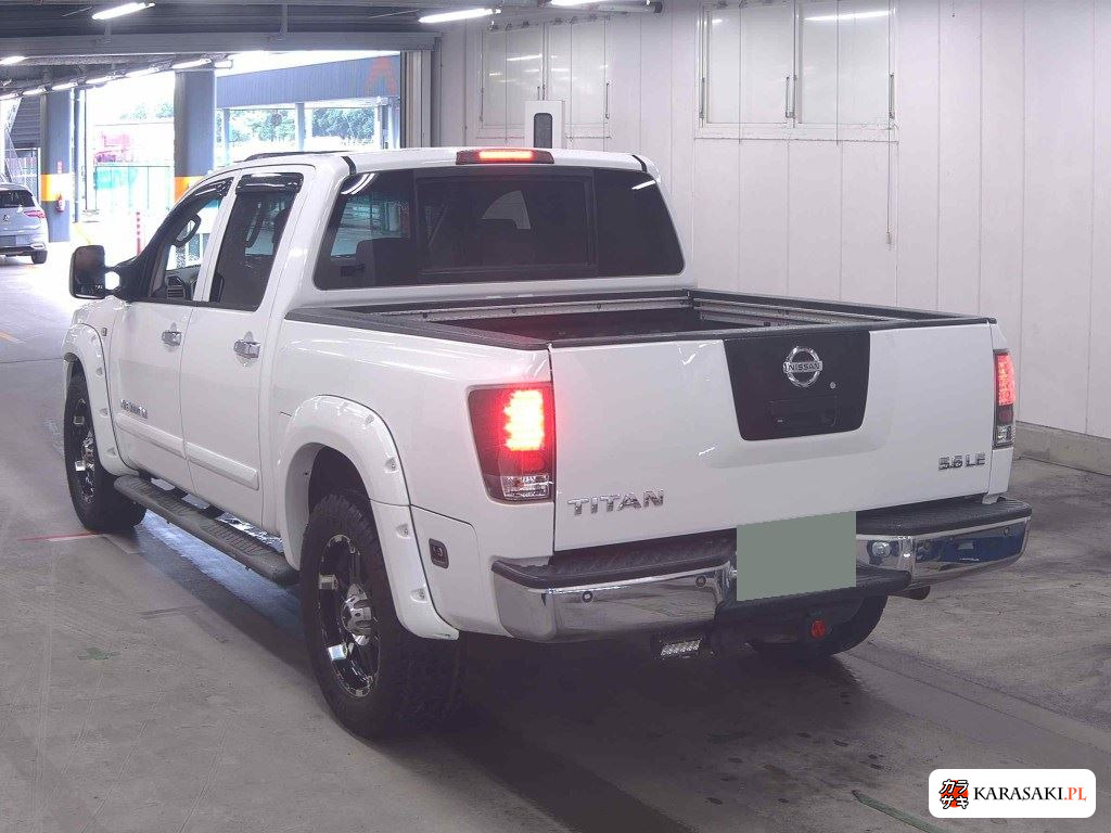 2015 America Nissan Titan 4D 4WD Crew Cab Le 2