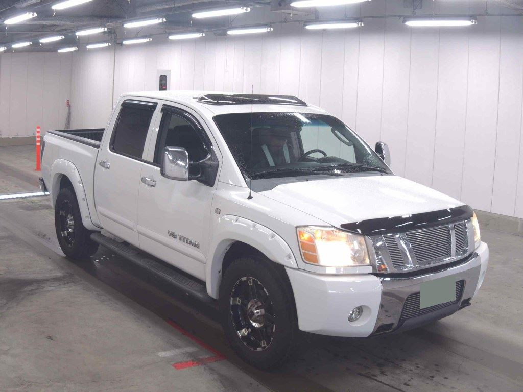 America Nissan Titan 2015 z aukcji japońskiej