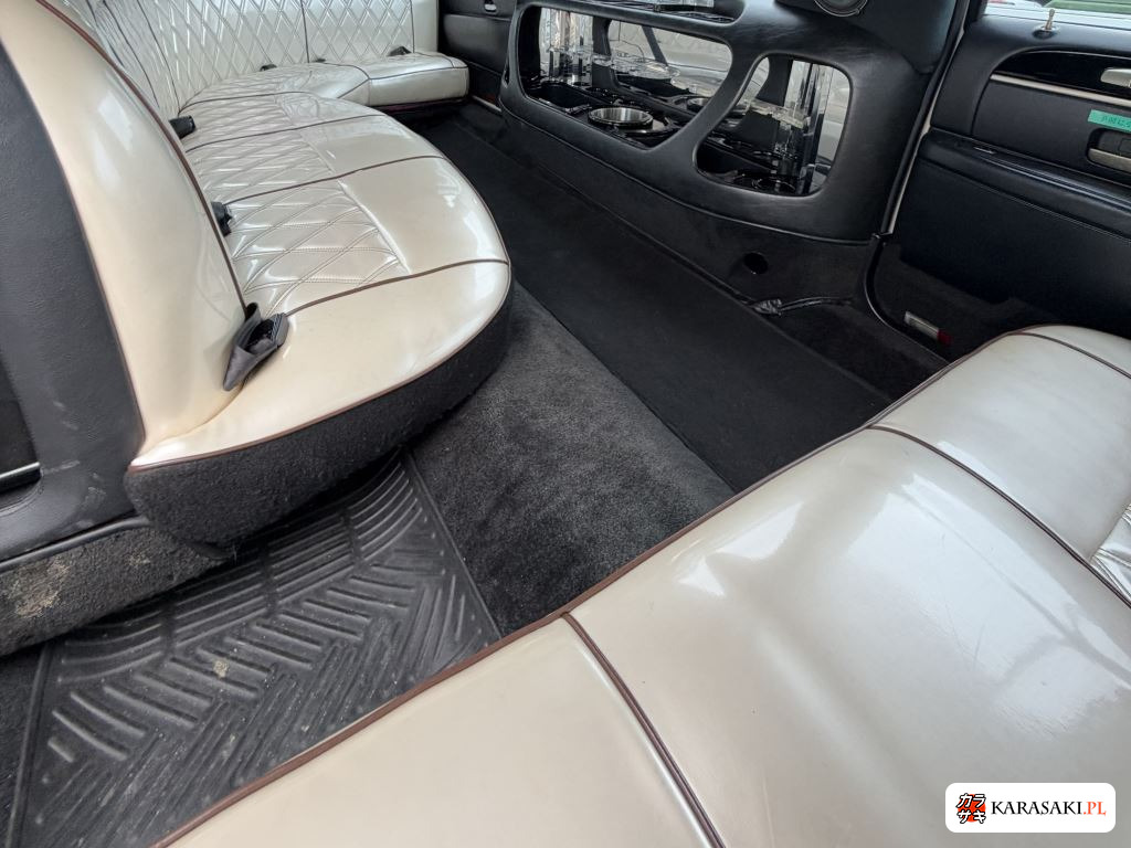 2010 Lincoln Limousine Base Grade 9