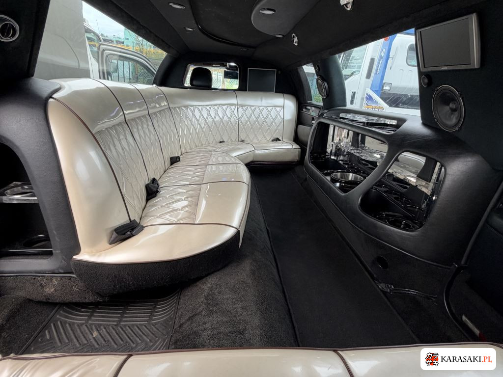 2010 Lincoln Limousine Base Grade 8