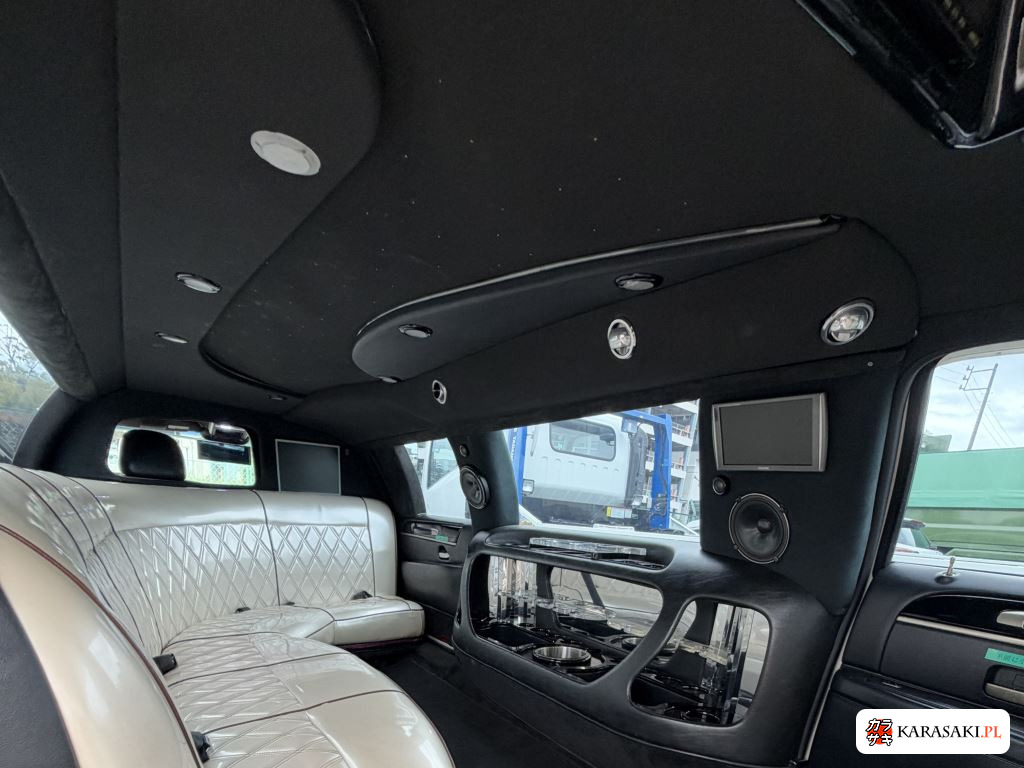 2010 Lincoln Limousine Base Grade 10