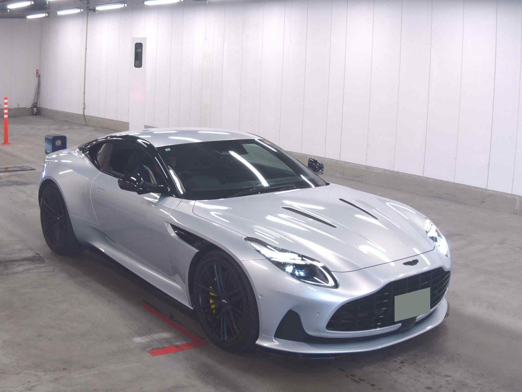 Aston Martin 2025 z aukcji japońskiej