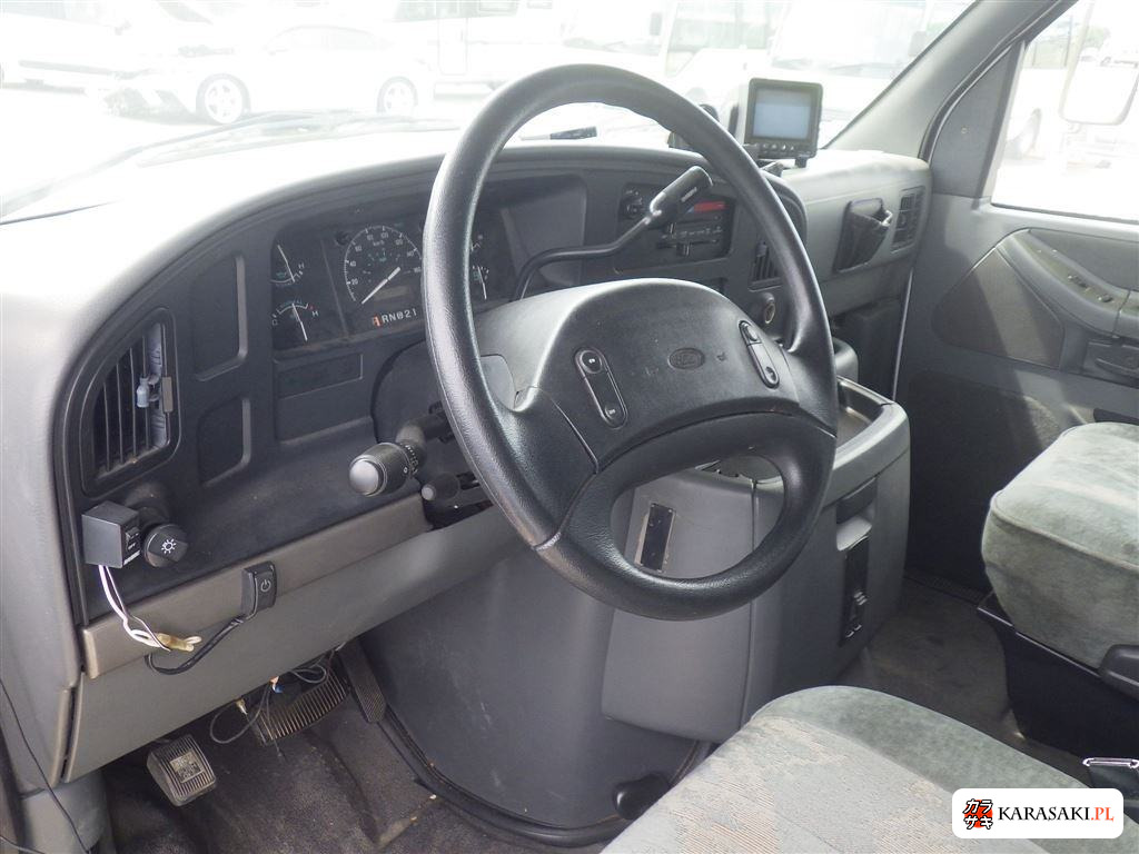 1996 Ford E-350 2D 5