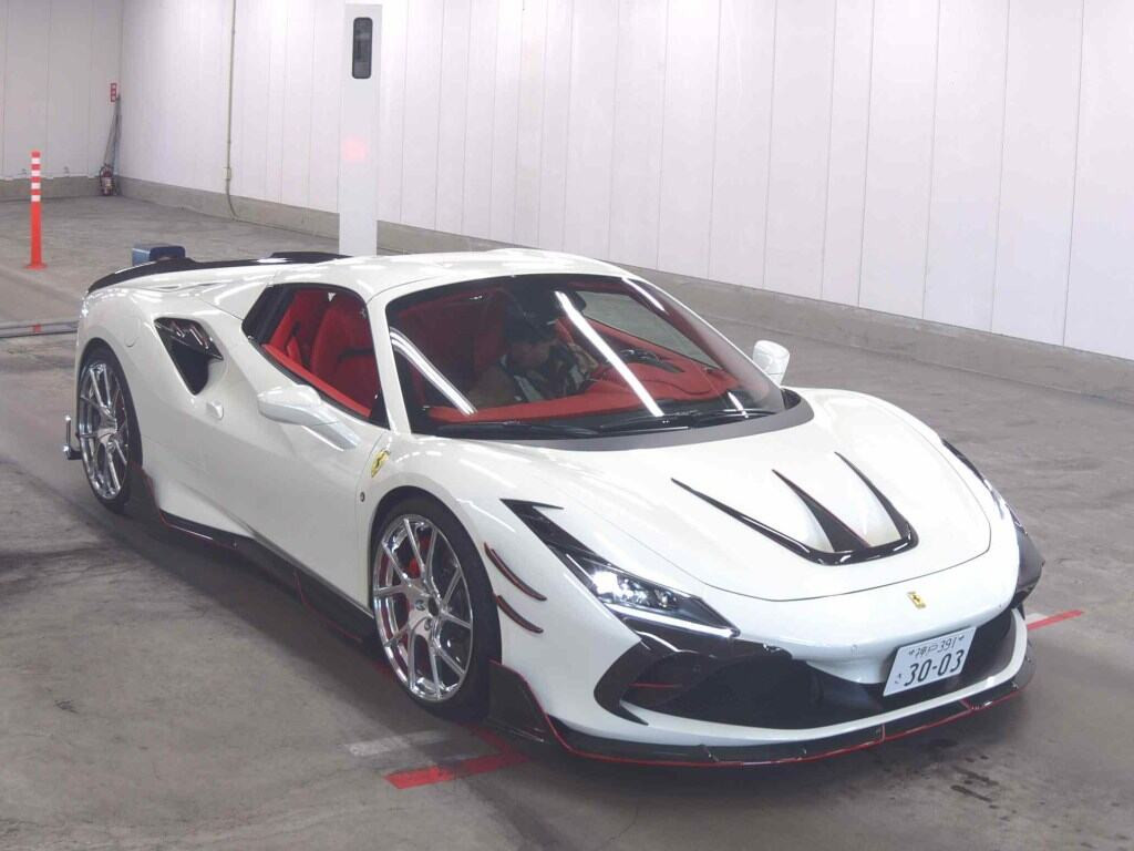 Ferrari F8 Spider 2021 z aukcji japońskiej