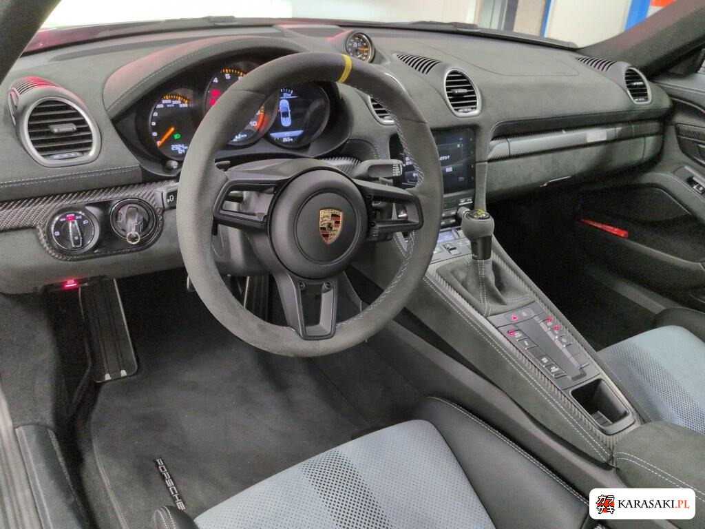 2025 Porsche 718 Spyder 5
