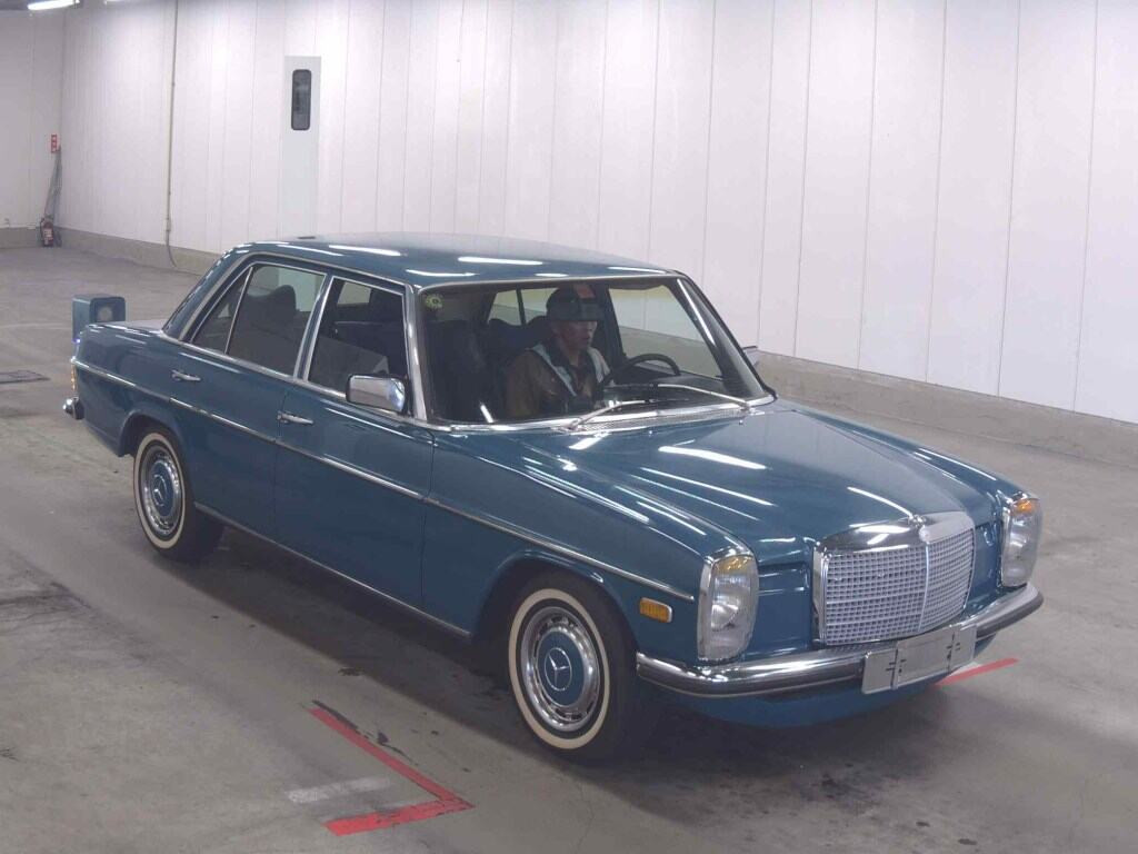 Mercedes-Benz 250 1976 z aukcji japońskiej