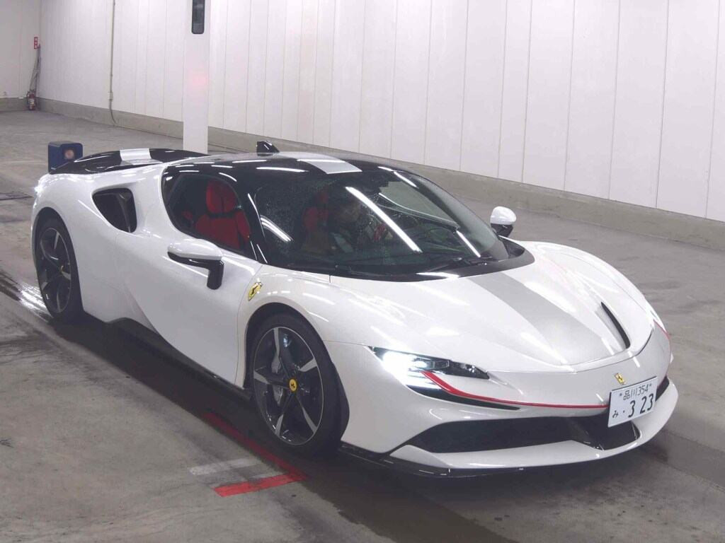 Ferrari SF90 Stradale 2021 z aukcji japońskiej