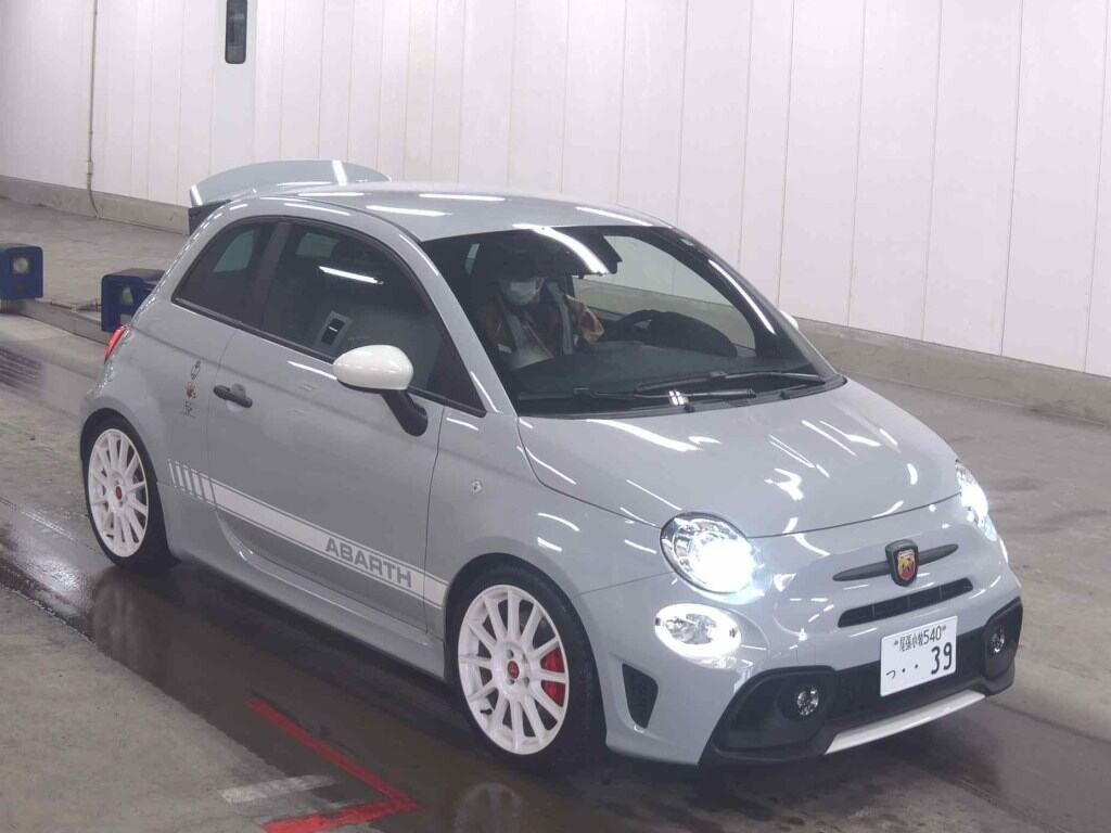 Abarth 695 Esseesse 2023 z aukcji japońskiej