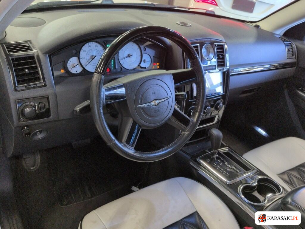 2010 Chrysler 300C 5
