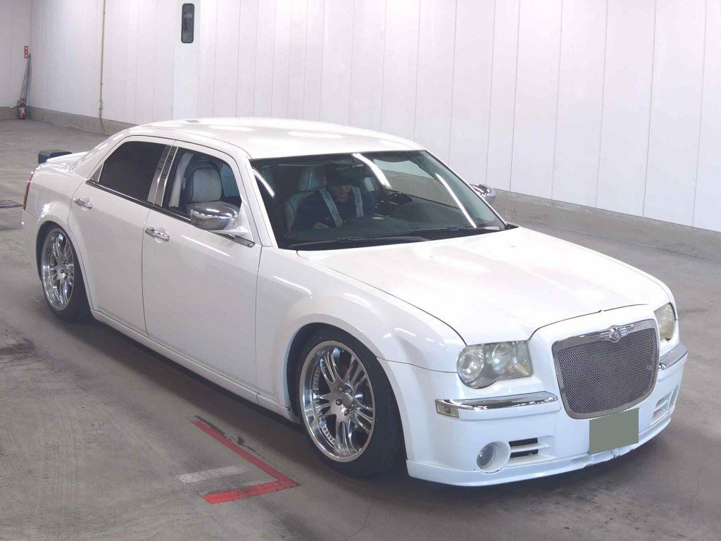 Chrysler 300C 2010 z aukcji japońskiej