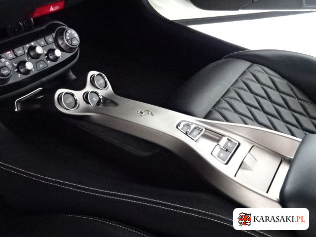 2010 Ferrari California 9
