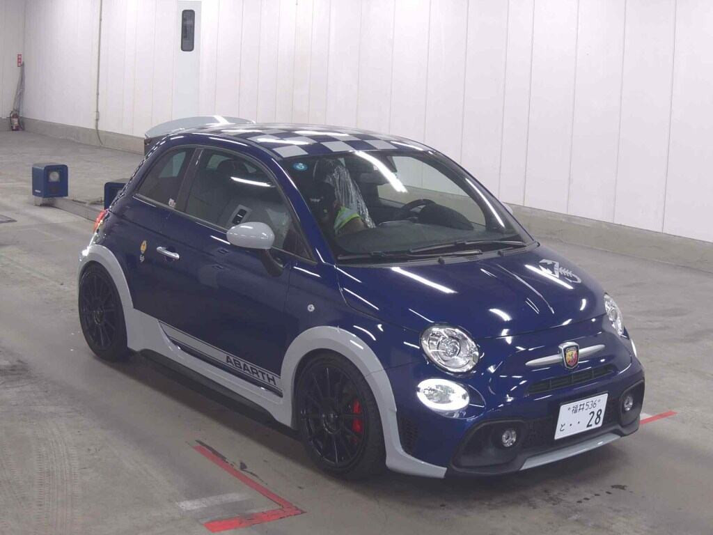 Abarth 695 Anno Del Toro 2021 z aukcji japońskiej