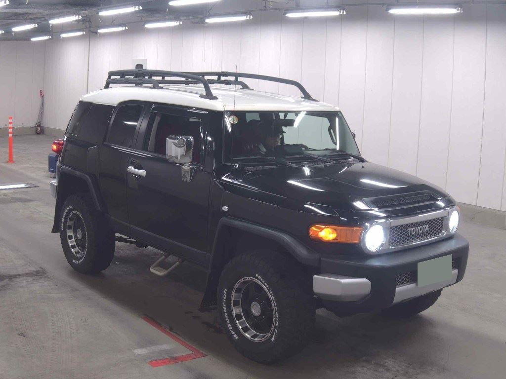 America Toyota FJ Cruiser 2010 z aukcji japońskiej