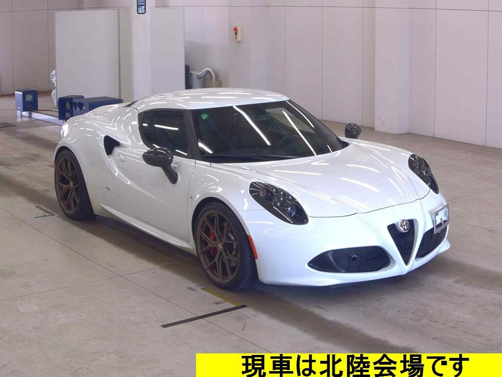 Alfa Romeo 4C 2015 z aukcji japońskiej