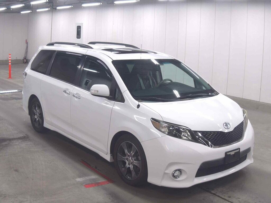 America Toyota Sienna 2013 z aukcji japońskiej