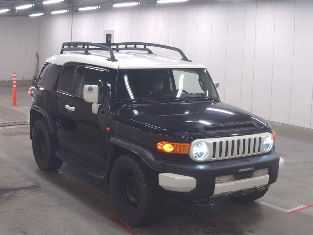 America Toyota FJ Cruiser 2007 z aukcji japońskiej