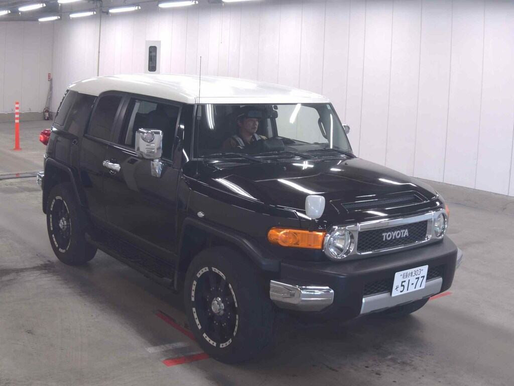 America Toyota FJ Cruiser 2010 z aukcji japońskiej