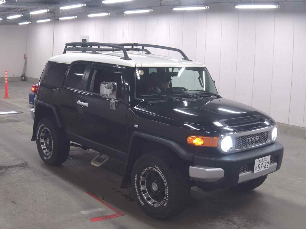 America Toyota FJ Cruiser 2010 z aukcji japońskiej