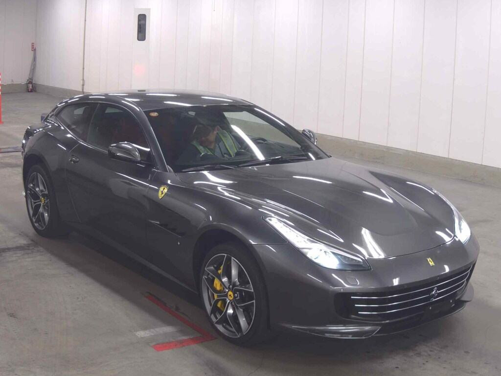 Ferrari GTC4 Lusso 2018 z aukcji japońskiej