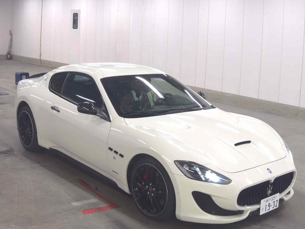 Maserati Granturismo 2017 z aukcji japońskiej