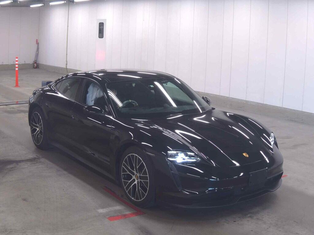 Porsche Taycan 2022 z aukcji japońskiej