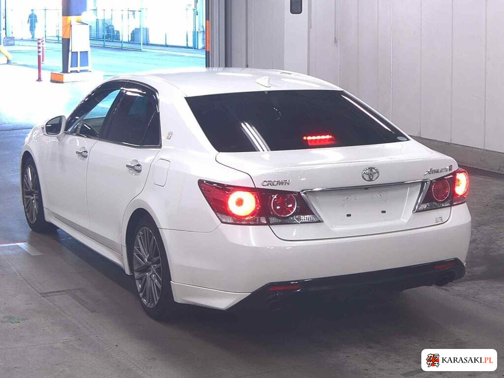 Toyota Crown 2017 z aukcji japońskiej