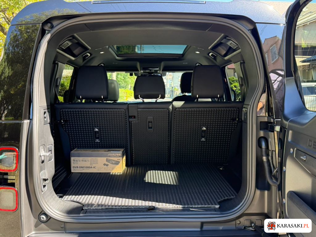 Land Rover Defender 2026 z aukcji japońskiej